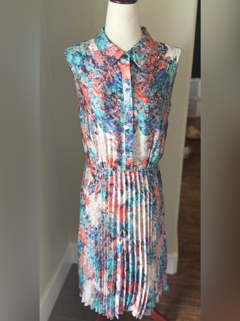L.K. Bennett abstract watercolor pleated shirtdress. Size 8